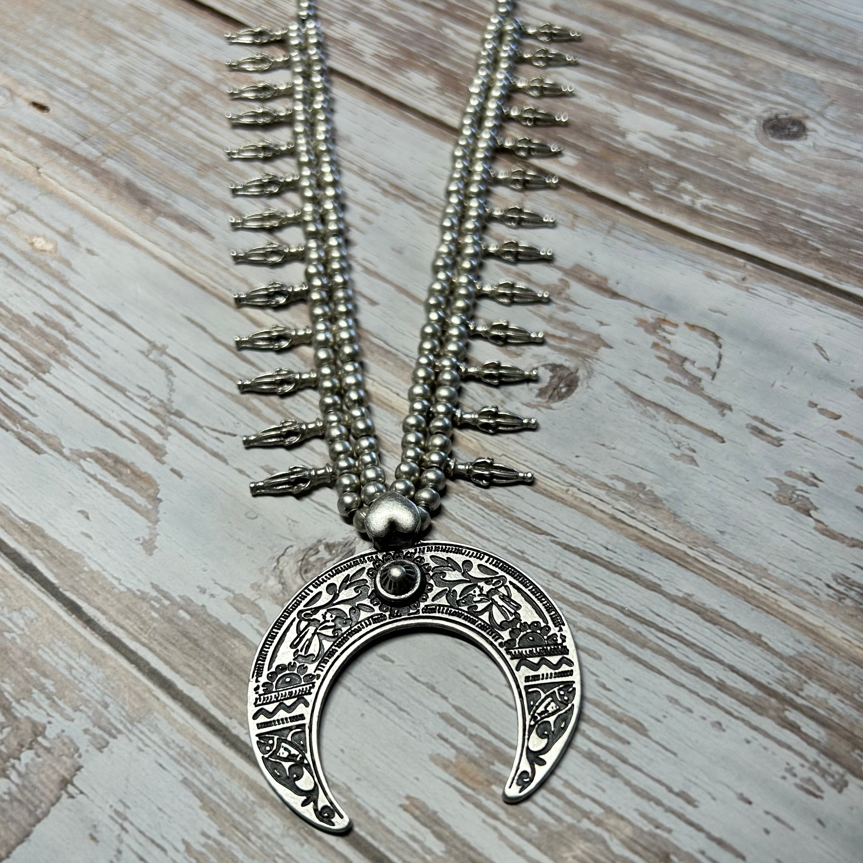Collar Moon