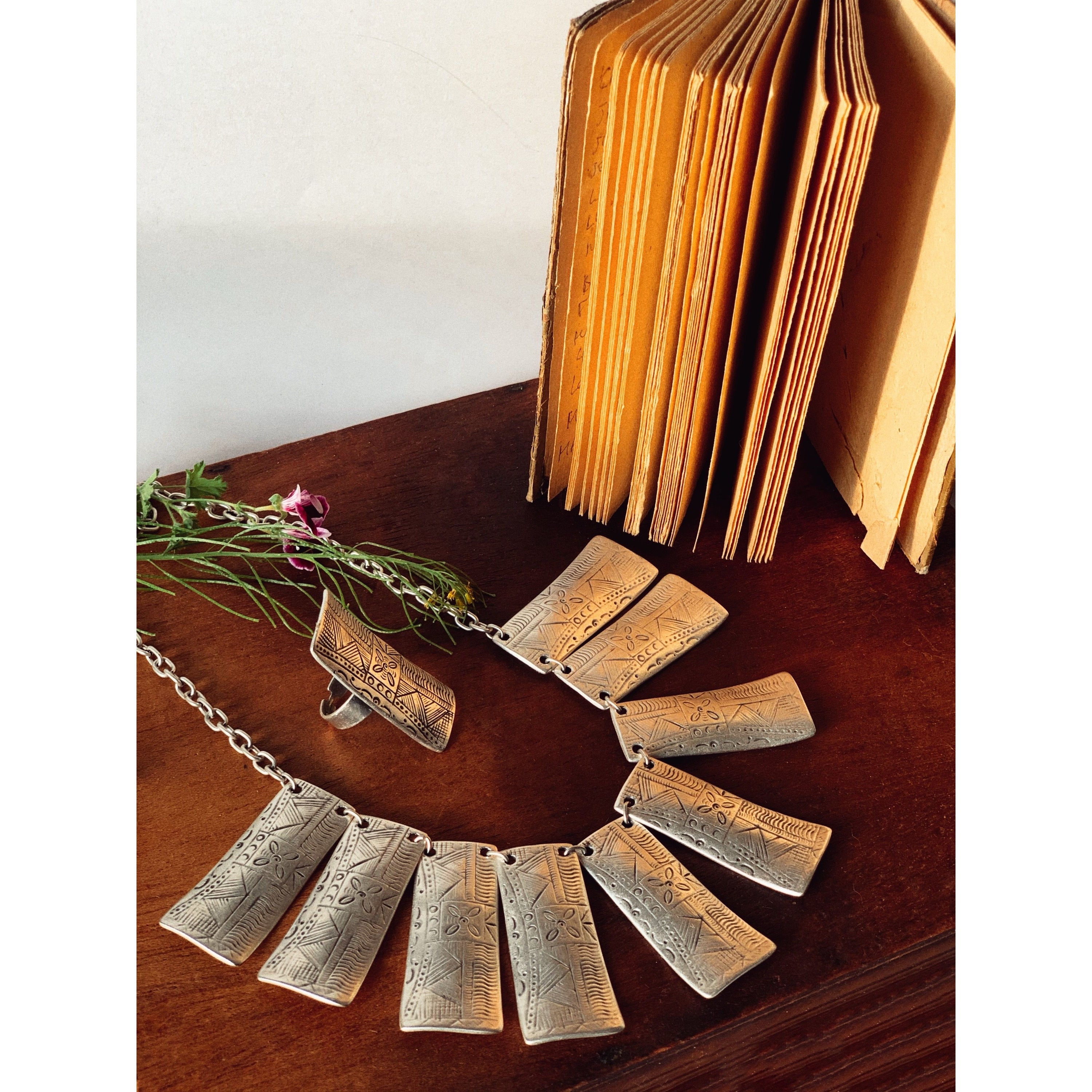 Collar Egi - Dharma Ropa Étnica
